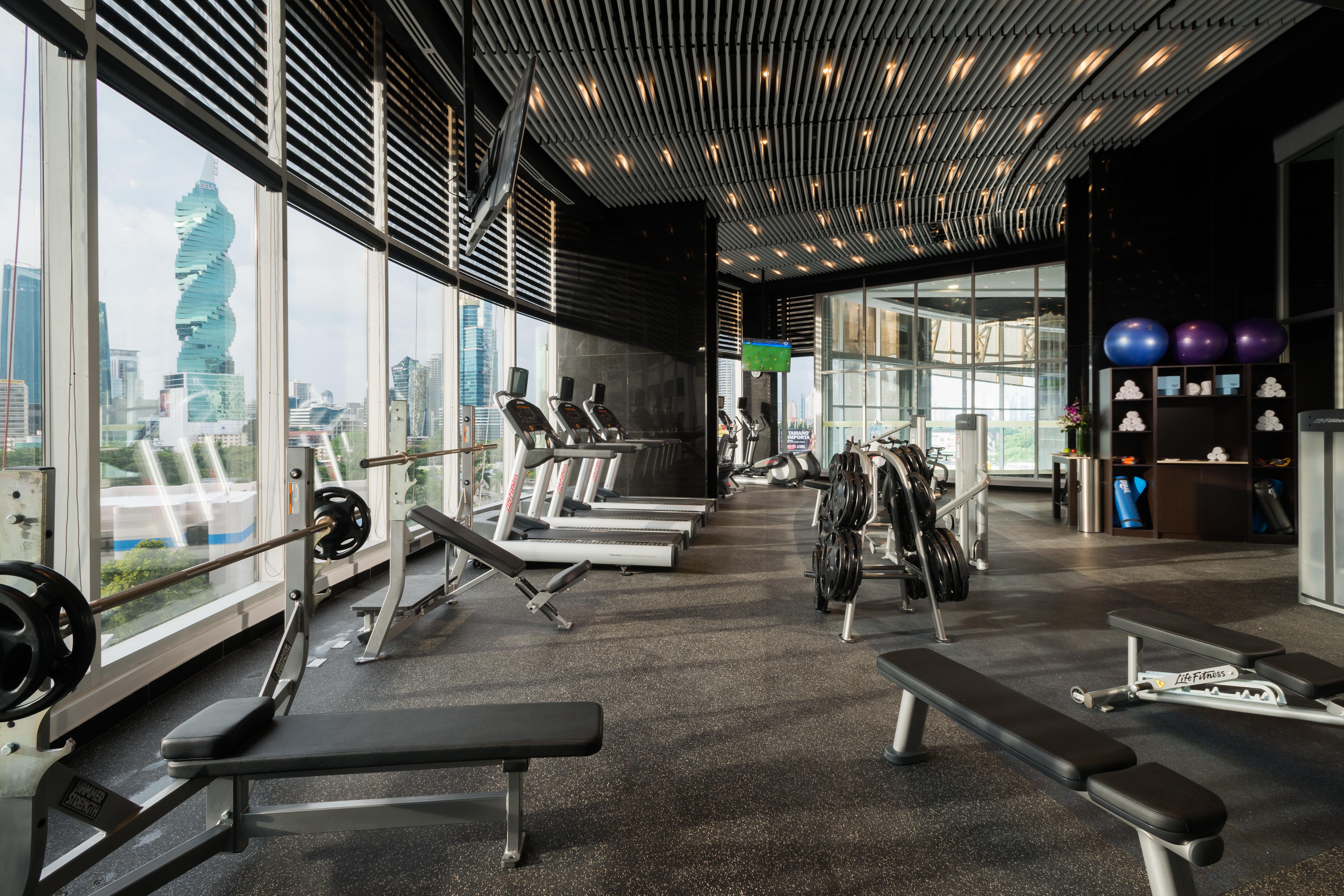 Hotel Las Americas Golden Tower Panama Экстерьер фото The gym at the 101 Tower